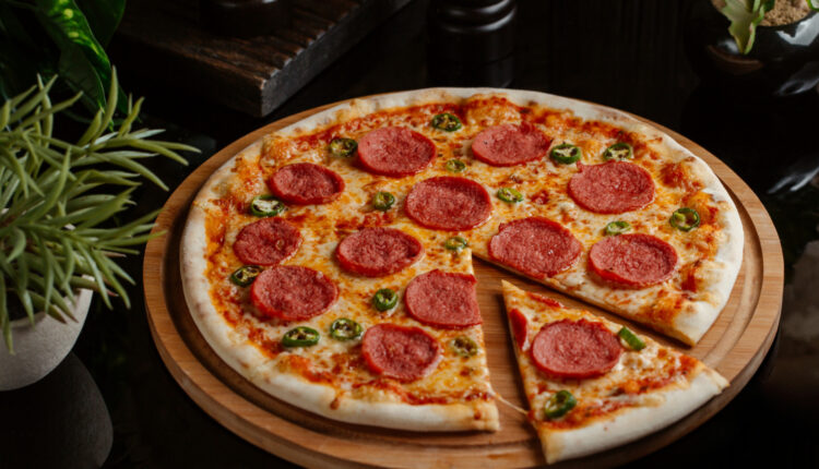 Receita de pizza com massa de arroz.