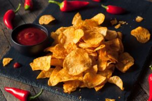 Batata chips na Air Flyer, micro-ondas, forno e frigideira