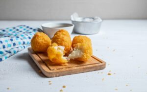 Bolinhas de queijo com apenas 3 ingredientes