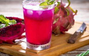 3 receitas de bebidas com pitaya fáceis