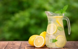 Limonada suíça: uma bebida refrescante e muito fácil de fazer em casa