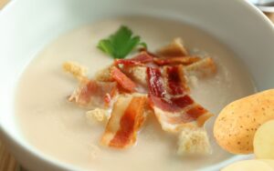 Sopa cremosa de batata com bacon: simplesmente a melhor que já fiz