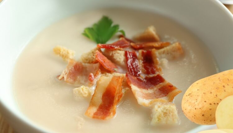 sopa cremosa de batata com bacon