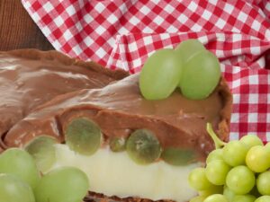 Torta bombom de uva verde; o sabor é surreal de tão bom