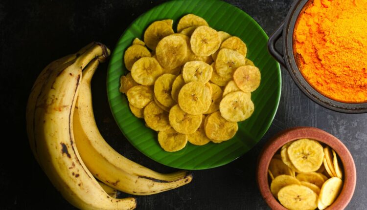 chips de banana com açafrão