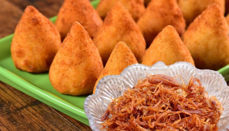 coxinha de cuscuz com carne seca