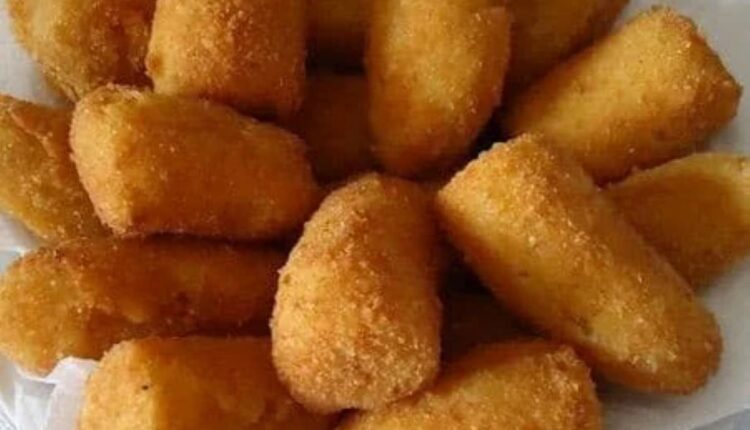 Banana empanada crocante na airfryer, dourada e irresistível.