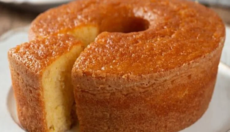 Bolo de fubá fofinho e dourado
