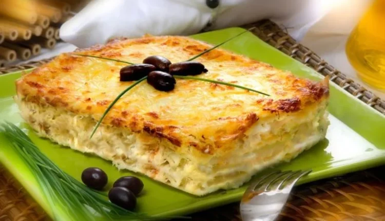 Lasanha de bacalhau dourada e apetitosamente servida, ideal para a Páscoa.